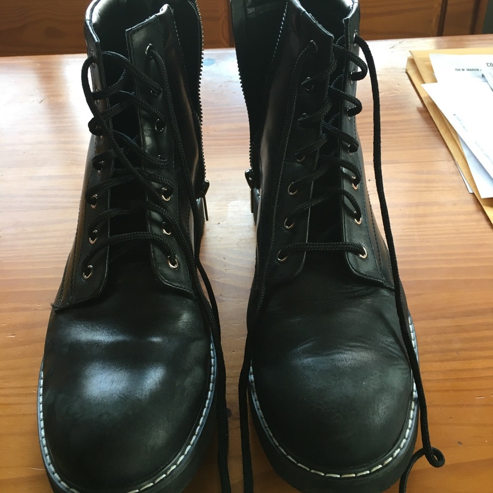 Side zipper utility boots